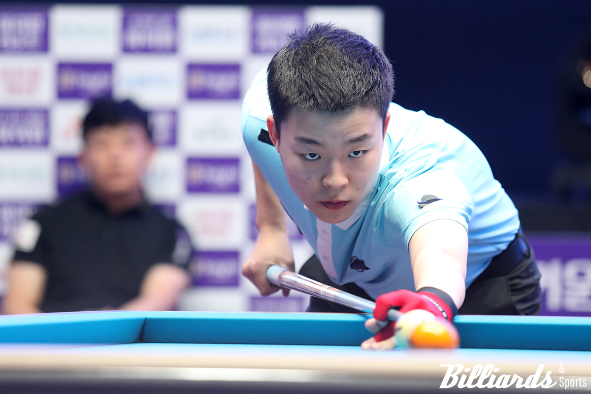 구자복과 8강전 대결을 벌이는 김영원.