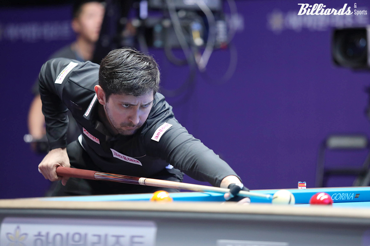 마르티네스는 4세트 13:13에서 스리뱅크 샷이 간발의 차로 빗나가면서 13:15로 패하며 패배 위기에 놓였다.