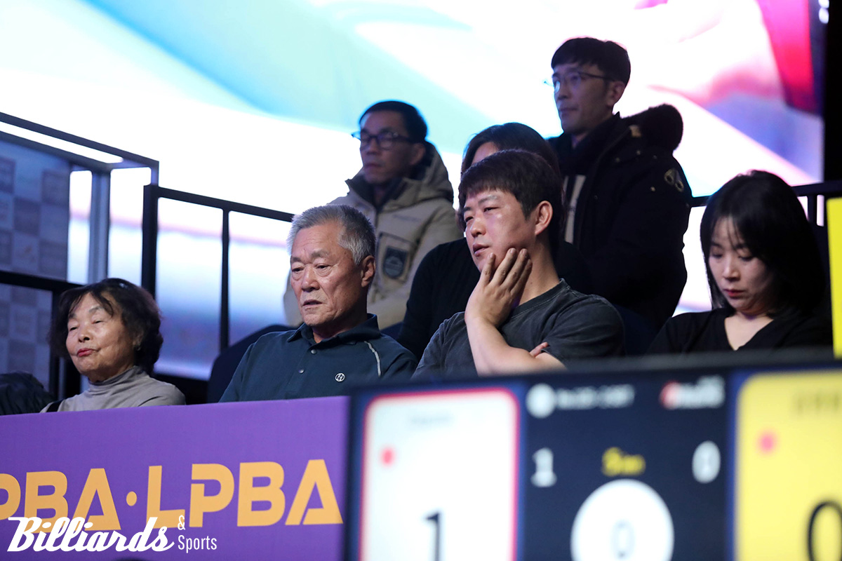 김영원의 경기를 지켜보는 가족들
