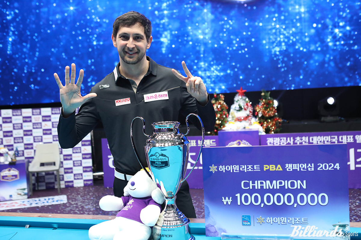 7번째 우승을 기념하는 마르티네스.