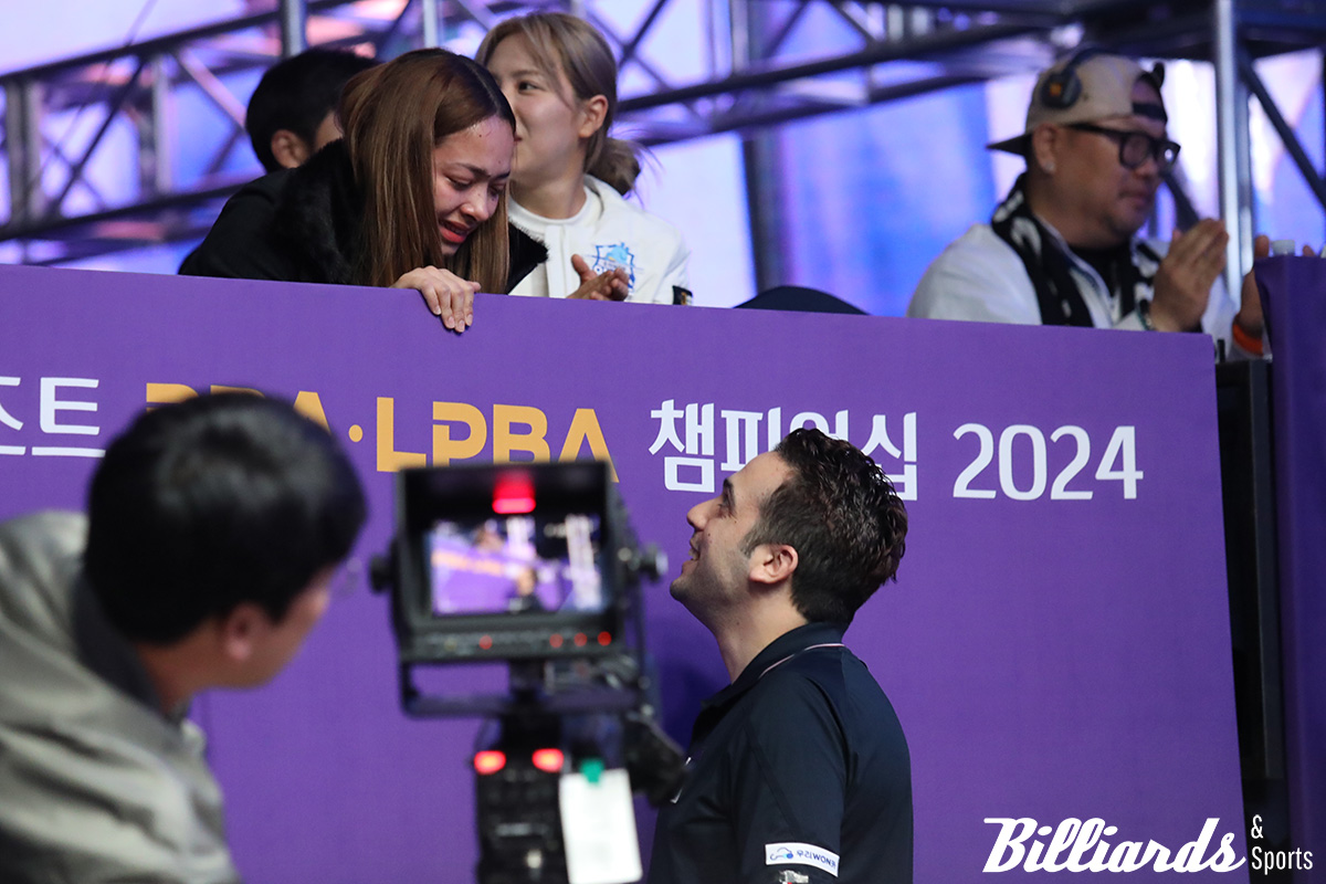 다비드 사파타(우리금융캐피탈)가 전 세계 당구팬들이 지켜보는 가운데 여자친구 마리아 카밀라 오초아 마쏘에게 프러포즈를 했다.  사진=정선/이용휘 기자