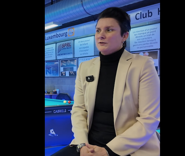 파트너십 갱신 후 인터뷰를 통해 소감을 전하고 있는 테레사 클롬펜하우어.