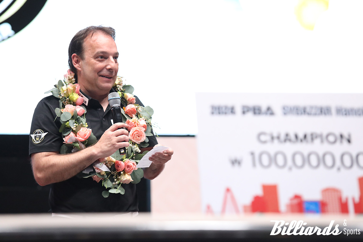 시상식에서 우승 소감을 전하는 산체스.