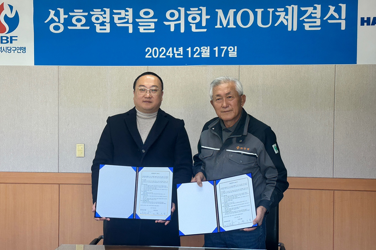 (주)한밭과 광주광역시당구연맹이 업무협약을 체결하고 당구 저변 확대와 유소년 꿈나무 육성에 나선다. 사진=(주)한밭 제공