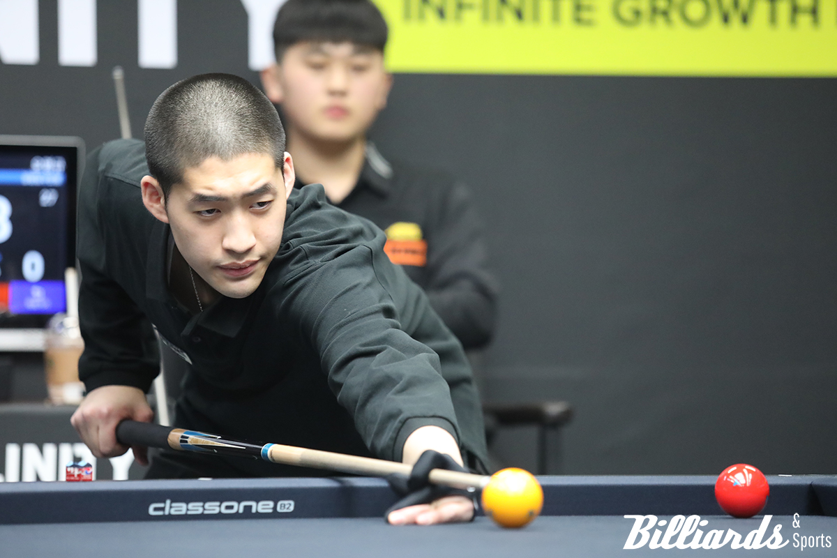 8강에 오른 강민혁은 오명규와 4강 진출을 놓고 맞대결을 벌였다. 