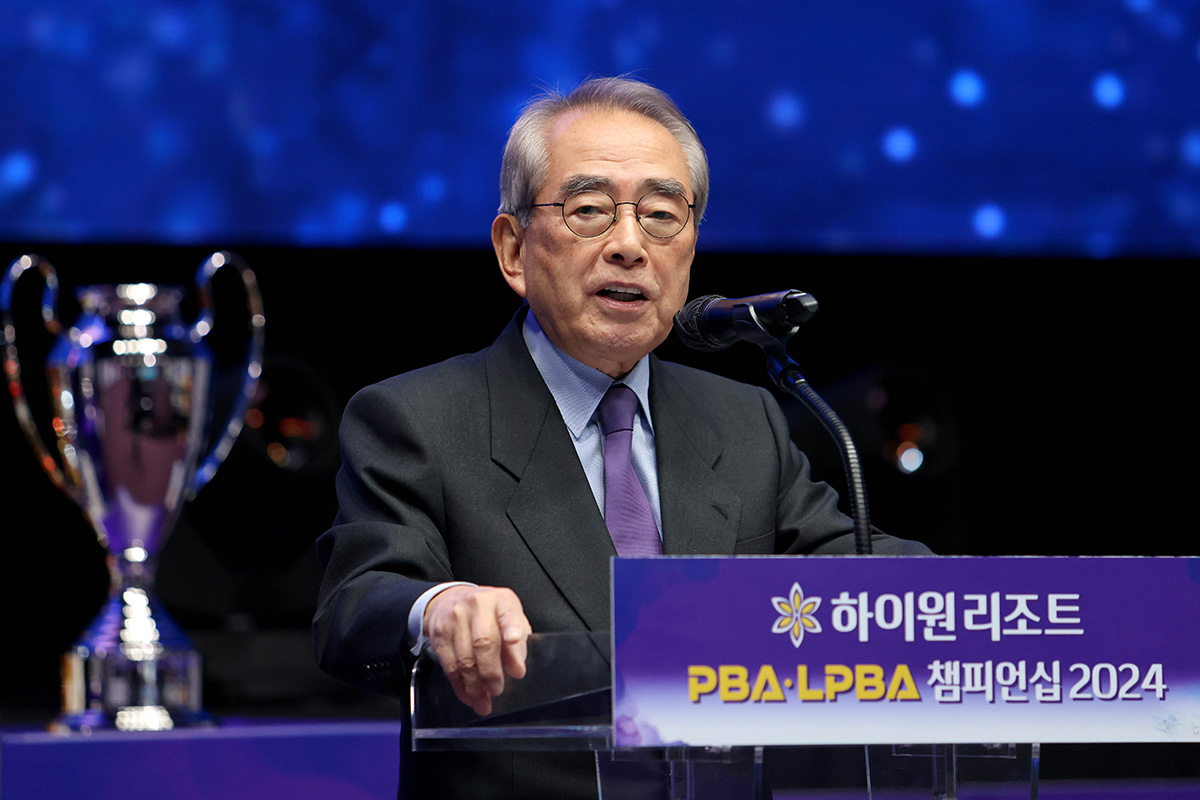 김영수 총재가 지난 11월 강원도 정선에서 열린 '하이원리조트 PBA-LPBA 챔피언십'에서 개회선언을 하고 있다.