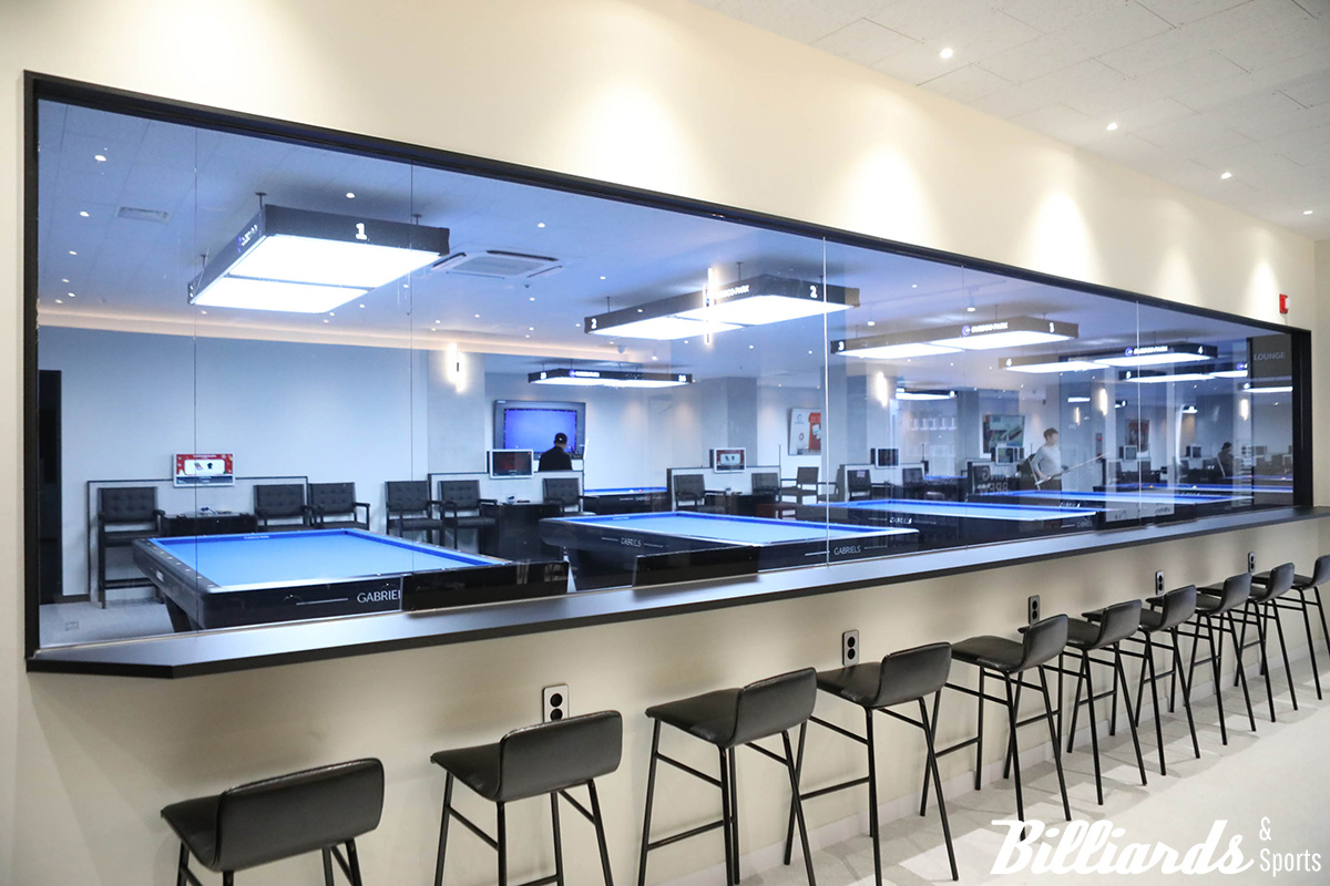 휴게실에서 바라본 당구존의 모습.