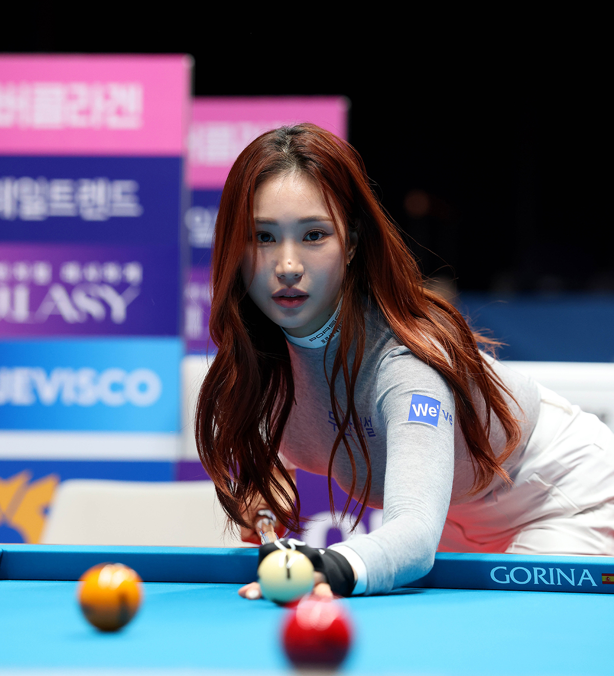 24일 경기도 고양시의 '고양 킨텍스 PBA 스타디움'에서 프로당구 시즌 8차 투어 웰컴저축은행 PBA-LPBA 챔피언십이 개막했다. 사진은 개막식에서 시타하는 프로골퍼 유현주.  사진=PBA 제공