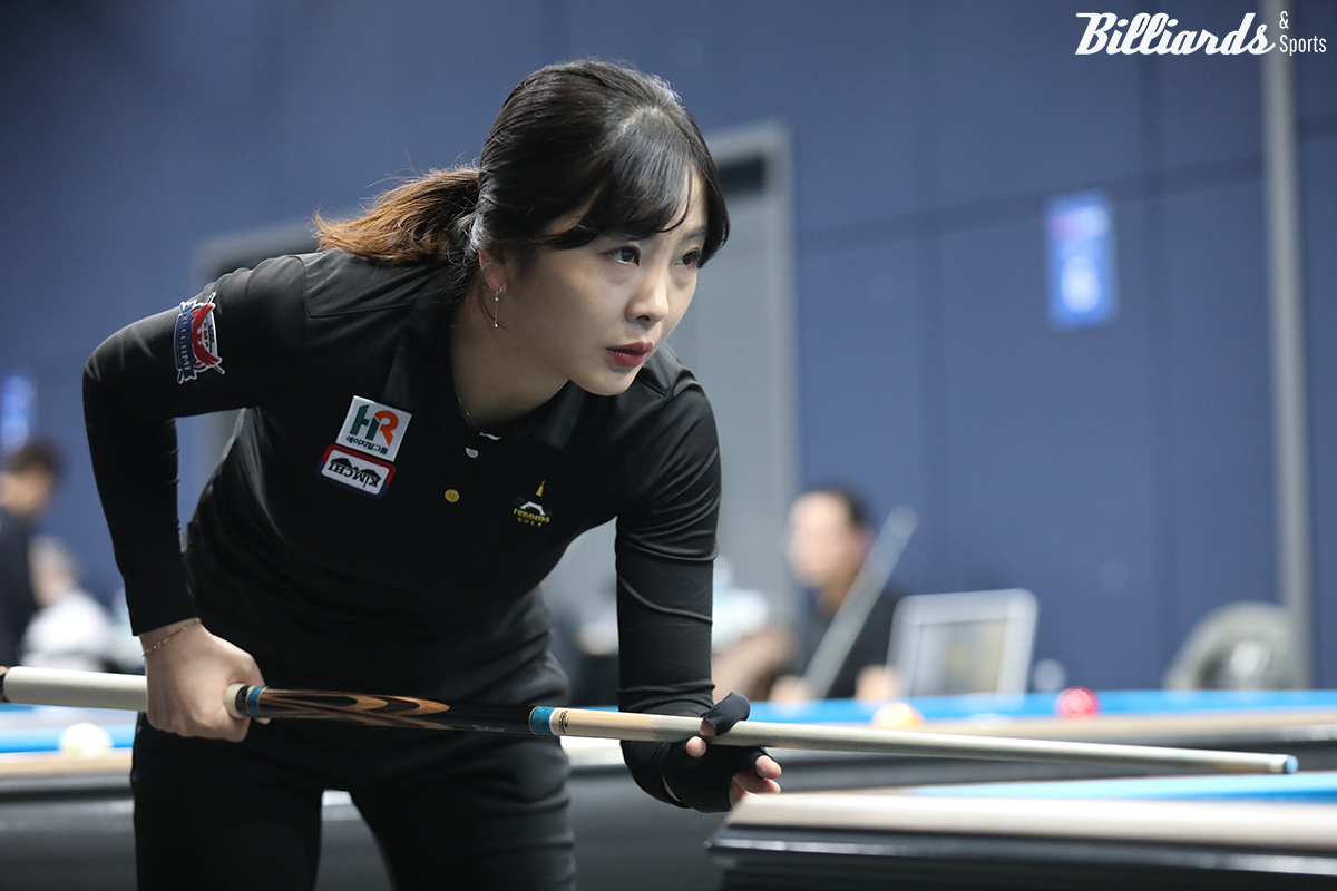 김상아는 승부치기 끝에 이우경을 누르고 어렵게 16강에 올라갔다.