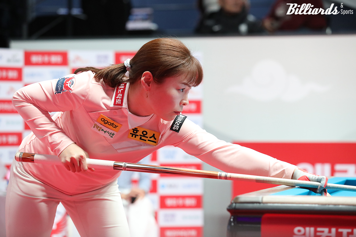 세트스코어 2-0, 3세트 10:9에서 아쉬운 역전패를 당한 이신영(휴온스).