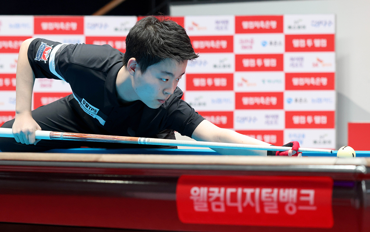 '최연소 프로당구 챔피언' 김영원(18)이 웰컴저축은행 PBA 챔피언십 16강전에서 하비에르 팔라손(휴온스)과 대결한다.  사진=PBA 제공