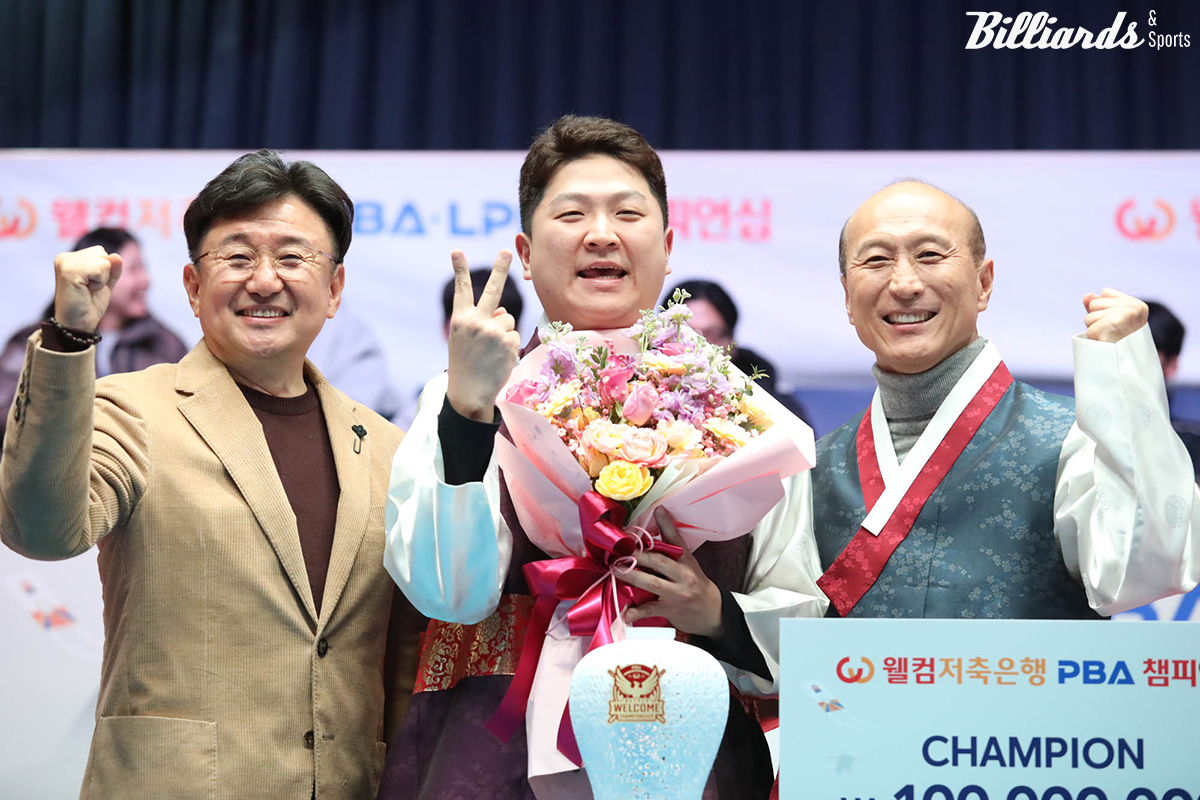 왼쪽부터 PBA 장상진 부총재, 조건휘, 웰컴저축은행 김대웅 대표.