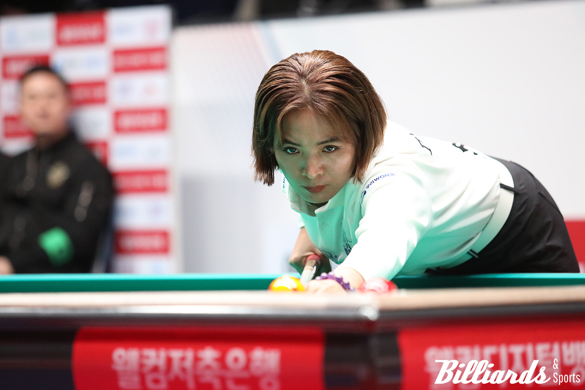 스롱 피아비(우리금융캐피탈)가 한지은과 2, 6세트에서 만나 2세트는 1점 차로 패했으나 6세트에 승리하며 팀 승리를 이끌었다. 사진=고양/이용휘 기자