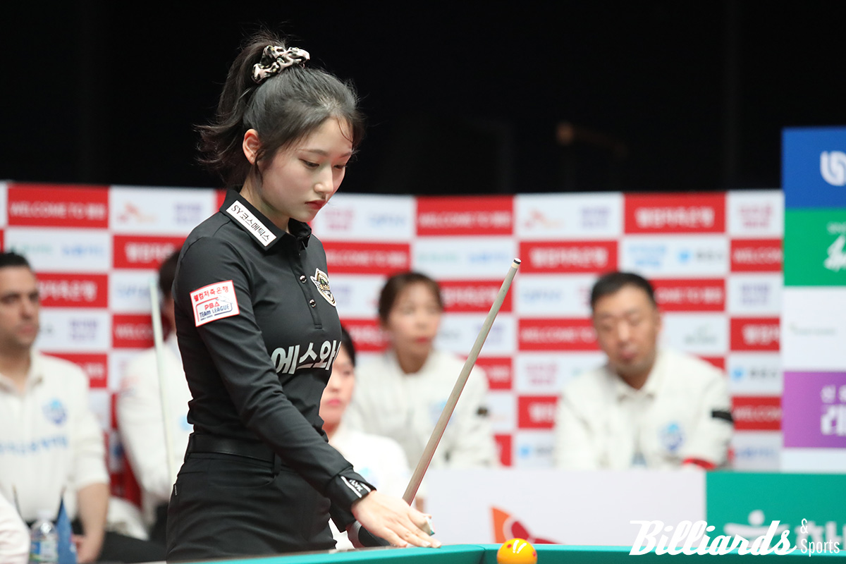 스롱 피아비(우리금융캐피탈)와 2세트와 6세트에서 대결한 한지은(에스와이).