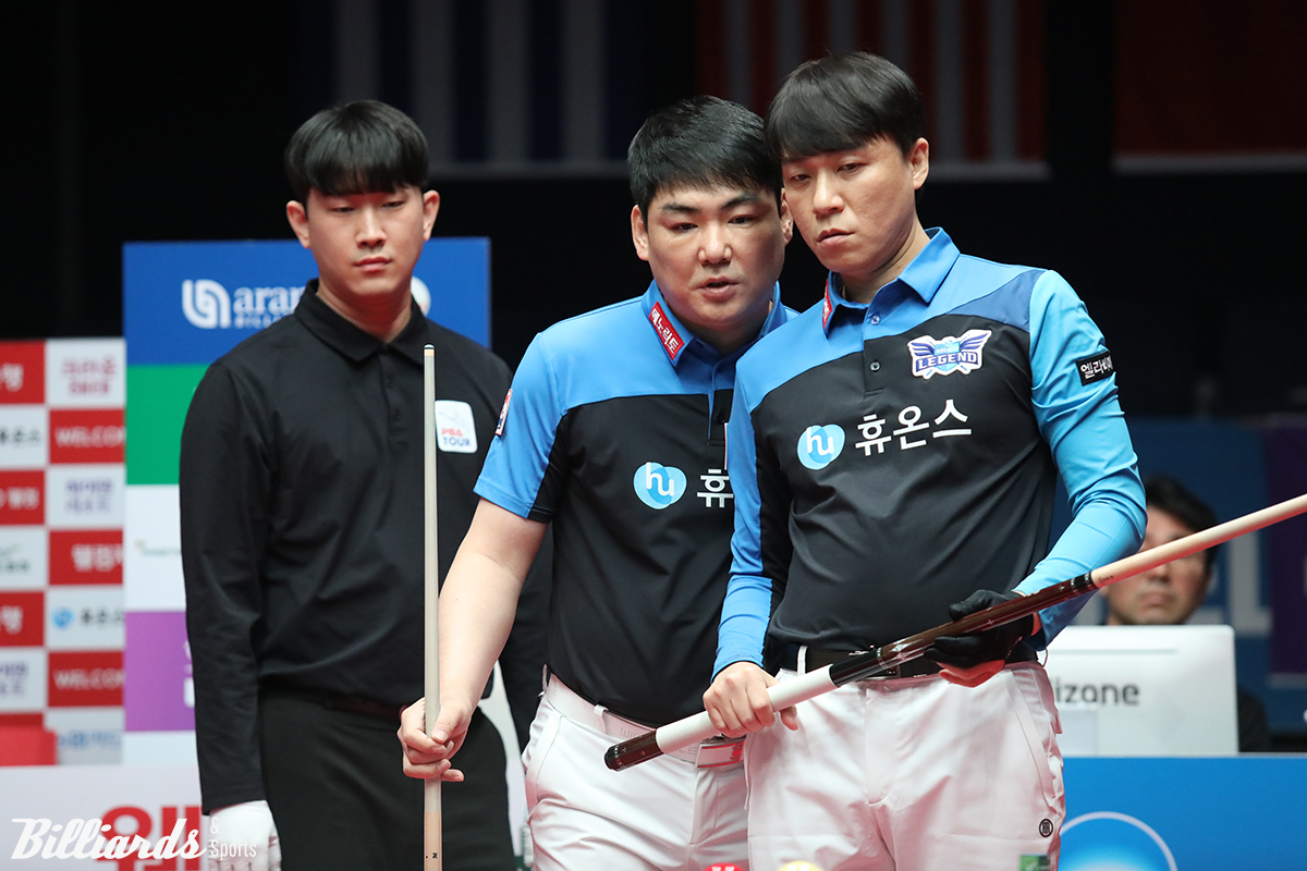 1세트 2이닝에 퍼펙트큐를 친 휴온스 주장 최성운(오른쪽)과 이상대.