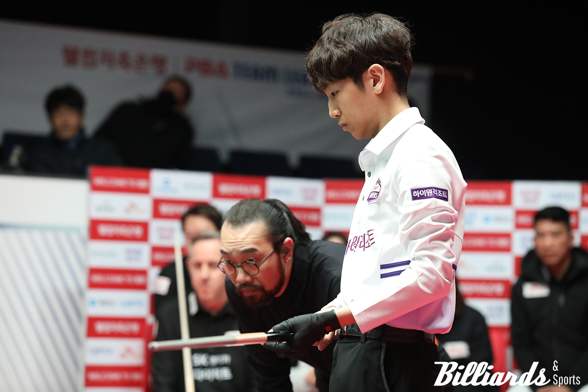 레펀스와 5세트에서 대결 중인 임성균.