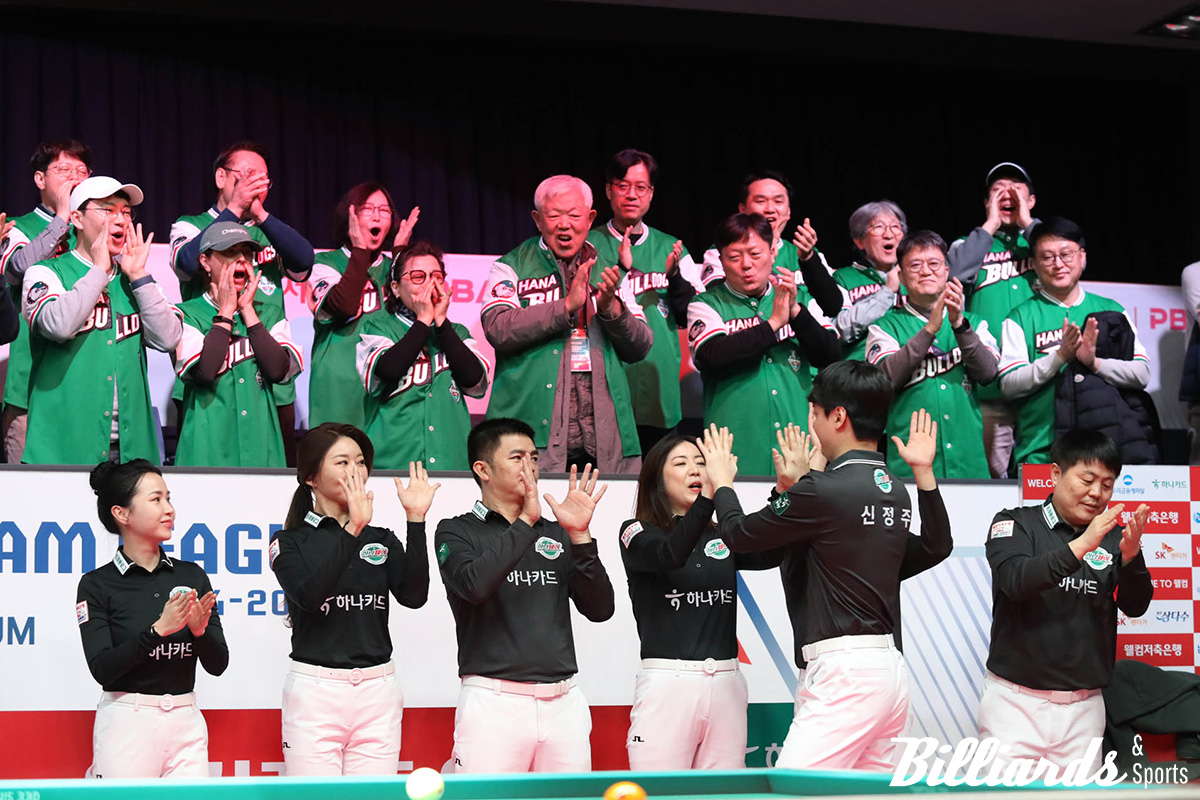 하나카드 하나페이 선수들과 이들을 응원하는 서포터즈. 사진=고양/이용휘 기자