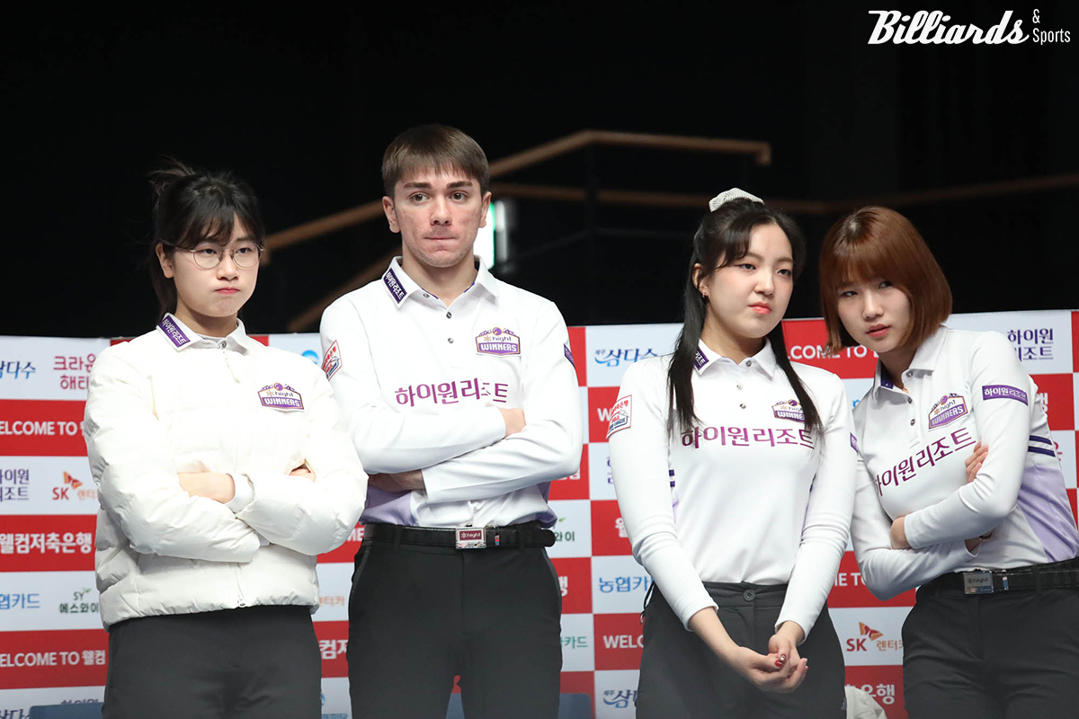 하이원리조트의 10대와 20대 선수들. 왼쪽부터 이미래, 부라크 하샤시(튀르키예), 전지우, 용현지.