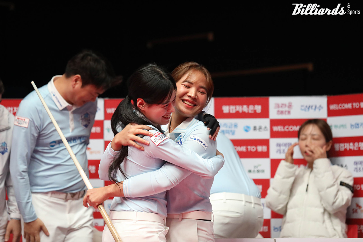 우리금융캐피탈이 프로당구 PBA 팀리그 포스트시즌 준플레이오프 1차전에서 웰컴저축은행을 4-1로 꺾고 1승을 선취했다. 사진은 2세트 여자복식에서 승리한 우리금융캐피탈의 스롱 피아비(오른쪽)와 서한솔. 사진=고양/이용휘 기자 