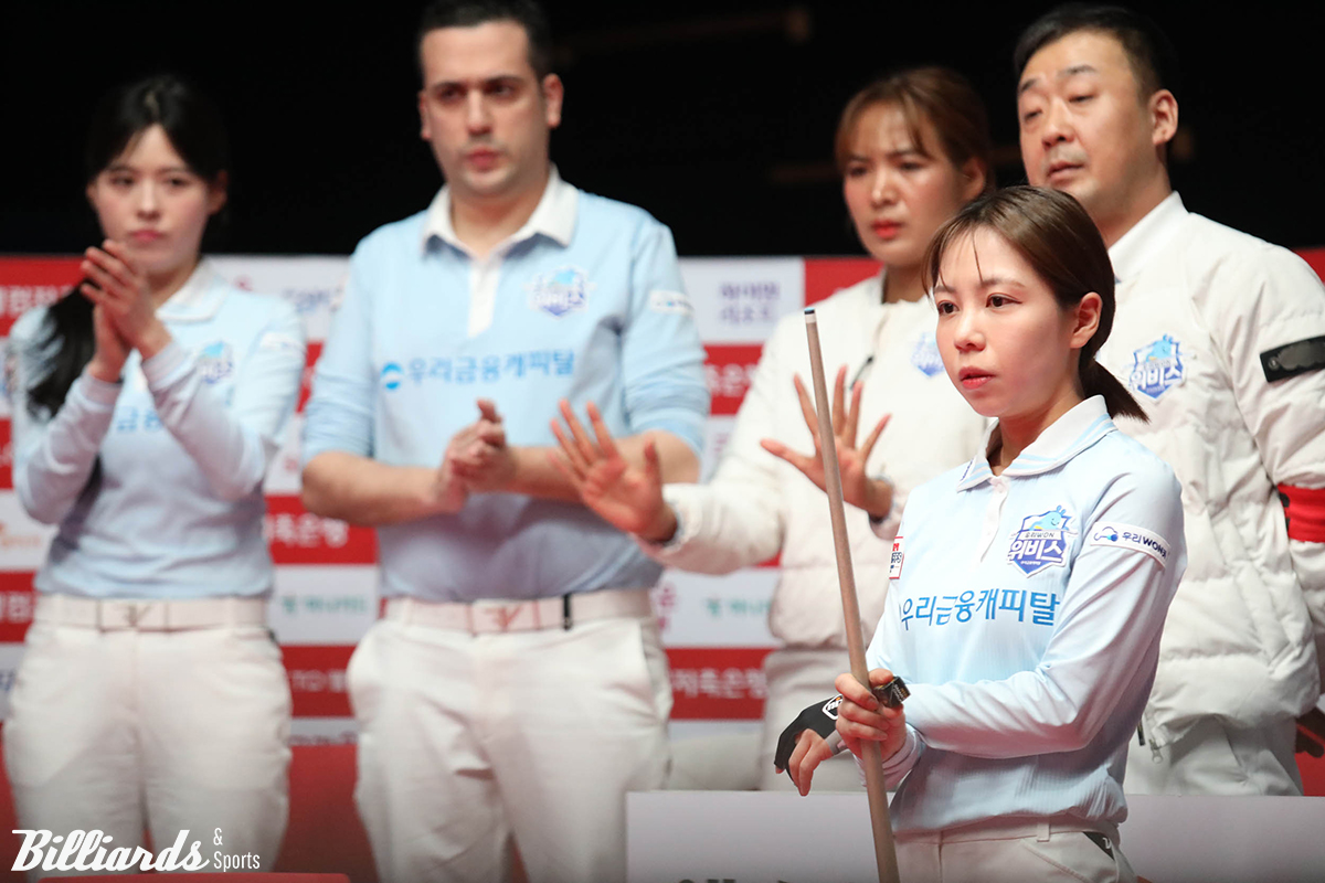 4세트 혼합복식에서 극적인 역전승을 거둔 우리금융캐피탈.