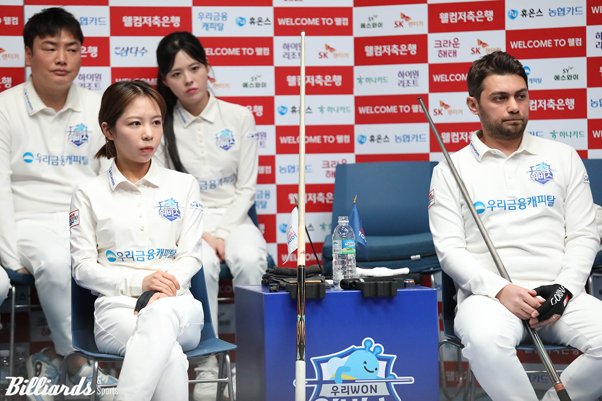 1차전에 이어 2차전도 4세트 혼합복식전을 승리한 우리금융캐피탈의 김민영(왼쪽)-잔 차파크(튀르키예).