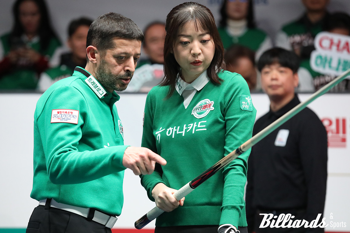 4세트에 호흡을 맞춘 무라트 나지 초클루와 사카이 아야코(하나카드)