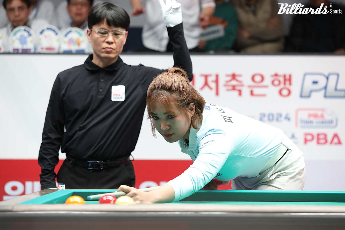 스롱이 매치포인트 뱅크 샷을 득점하는 장면.