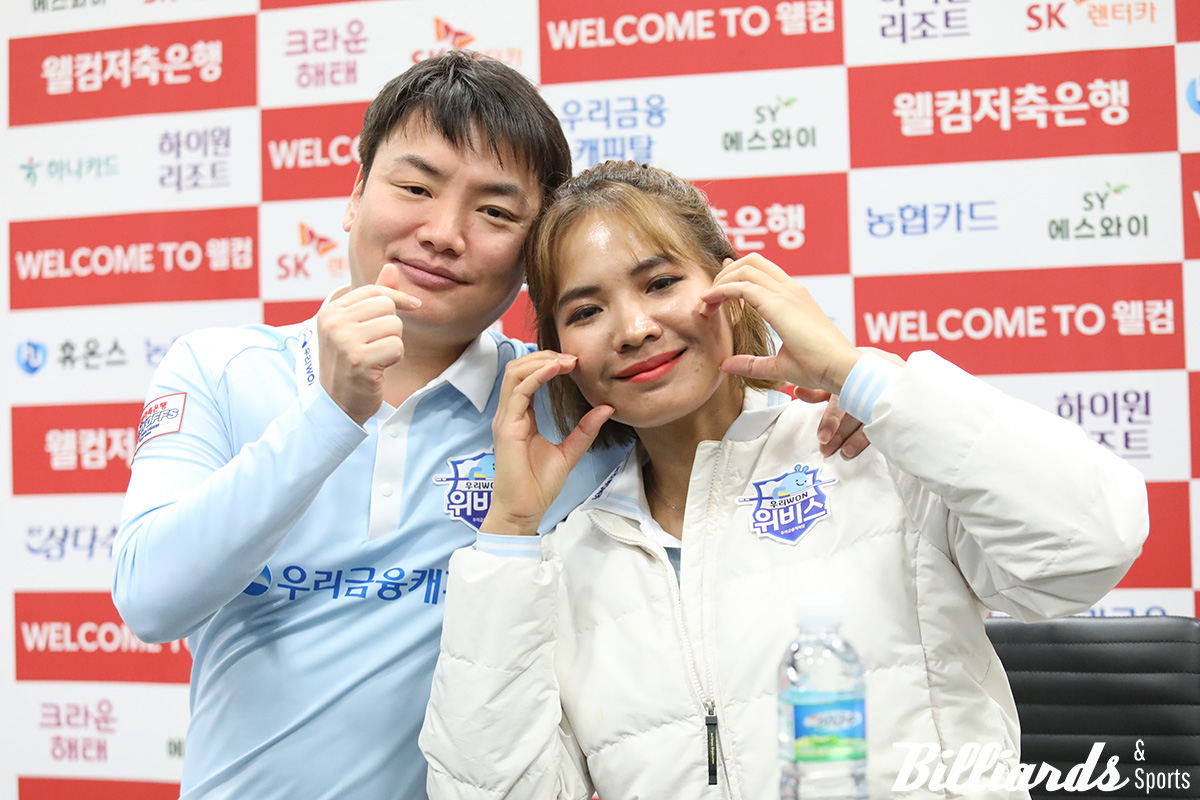 인터뷰 후 다정한 포즈를 취한 강민구와 스롱 피아비