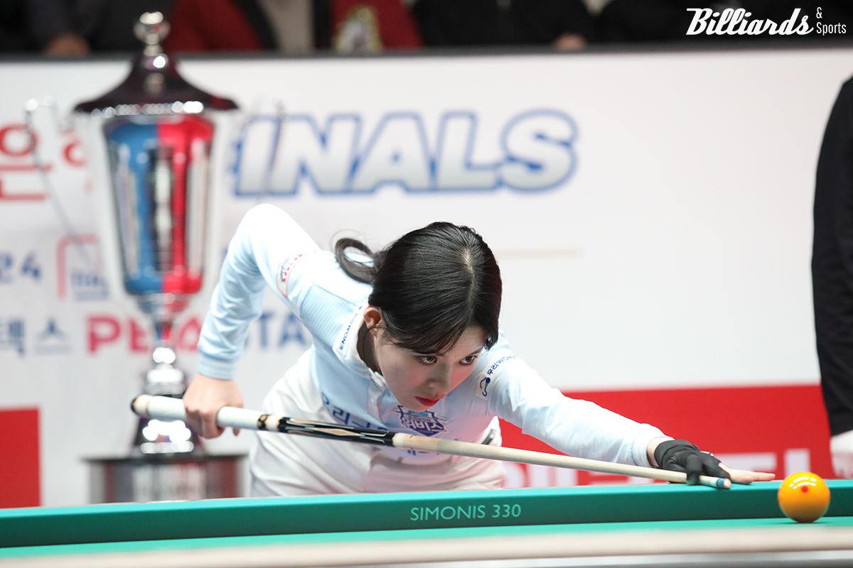 2세트 여자복식에서 6점을 치며 활약한 우리금융캐피탈 서한솔.