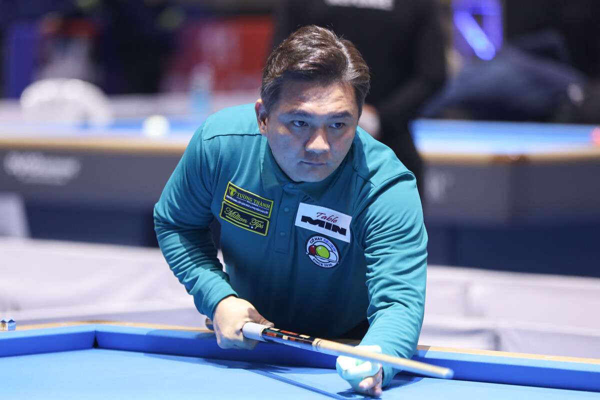 쩐타인룩(베트남)은 롤랑 포르톰(벨기에)을 제압하고 8강에 진출했다.