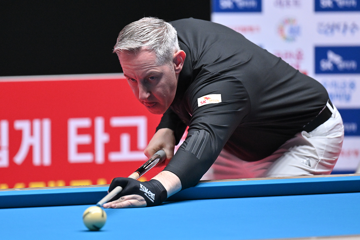 프로당구 왕중왕전 'SK렌터카 제주특별자치도 PBA 월드챔피언십 2025' 조별리그 첫 경기에서 외인 3명이 승리를 거두고 1승을 선취했다. 사진은 이날 한국의 최성원(휴온스)을 꺾은 에디 레펀스(SK렌터카).  사진=PBA 제공