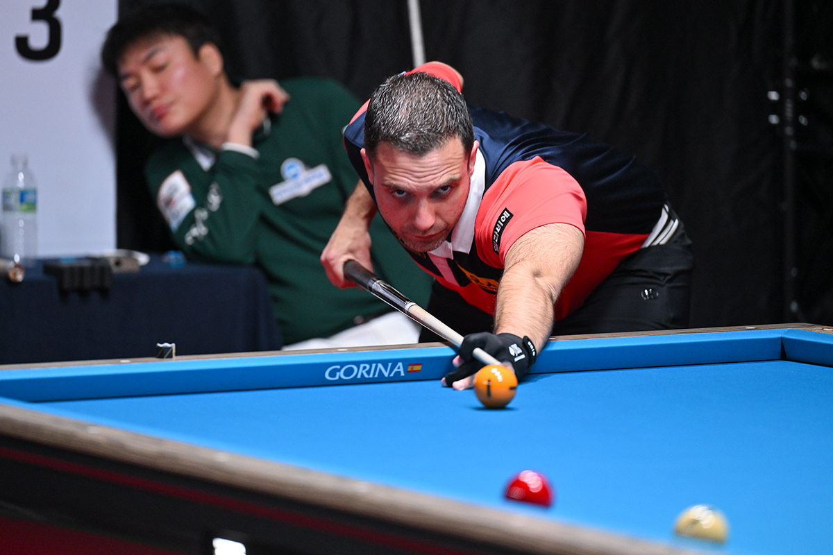 하비에르 팔라손(휴온스)은 첫 경기에서 강민구(우리금융캐피탈)와 난타전 끝에 2점차의 신승을 거두고 1승을 챙겼다.