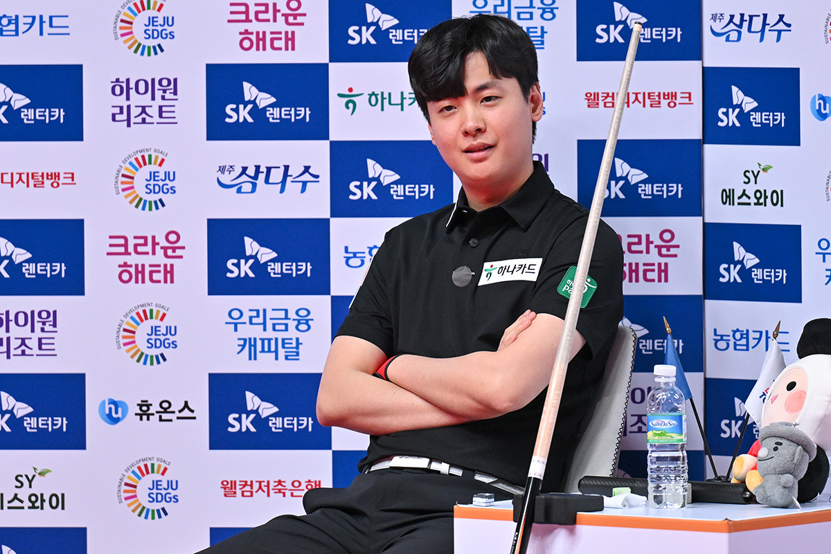 5세트에 먼저 매치 포인트에 도달한 신정주가 역전패 위기에 놓이자 허탈한 표정을 짓고 있다.