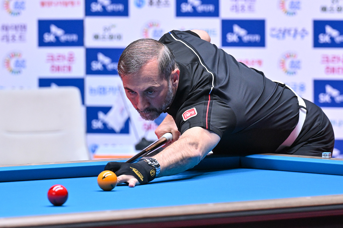 발가락 부상으로 PBA 팀리그 5라운드와 포스트시즌에 불참한 세미 사이그너는 부라크 햐사시를 꺾고 1승을 챙겼다.