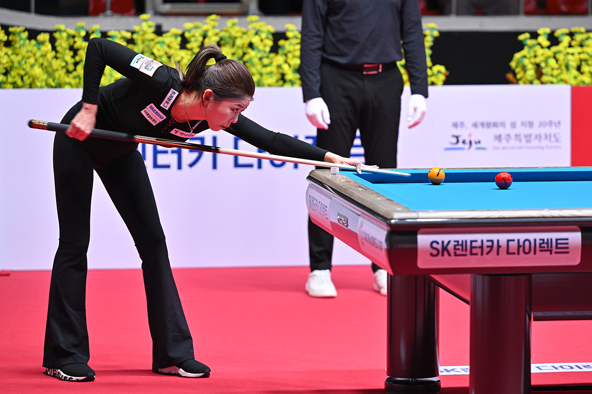 조별리그 첫 경기에서 김가영은 1세트를 3이닝 만에 끝내 애버리지 3.667을 기록했고, 2세트도 100이닝 만에 승리해 최종 1.692의 애버리지를 기록했다.