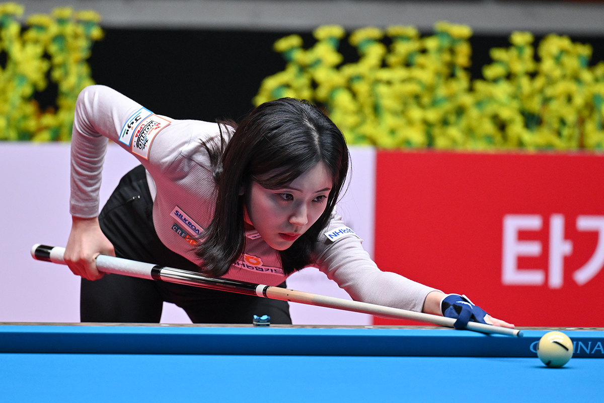 정수빈(NH농협카드)이 월드챔피언십 우승자 스롱 피아비(우리금융캐피탈)을 상대로 데뷔전에서 승리를 거두고 1승을 선취했다.  사진=PBA 제공