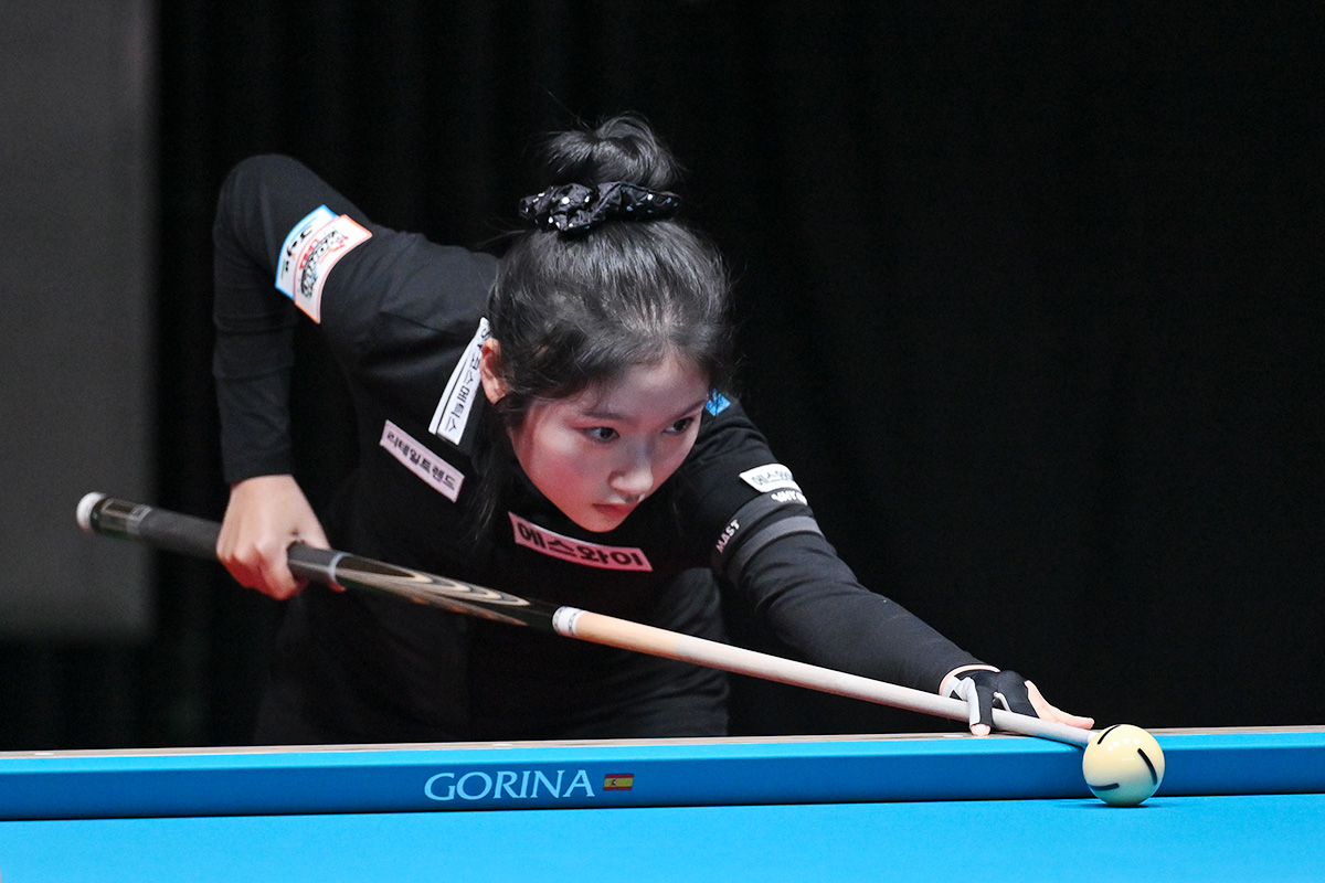 한지은은 이우경을 세트스코어 2-0으로 물리치고 1승을 올렸다.