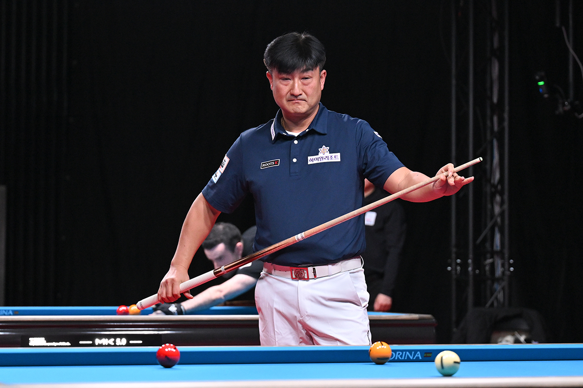 두 경기를 패해 조별리그 탈락이 확정된 이충복.