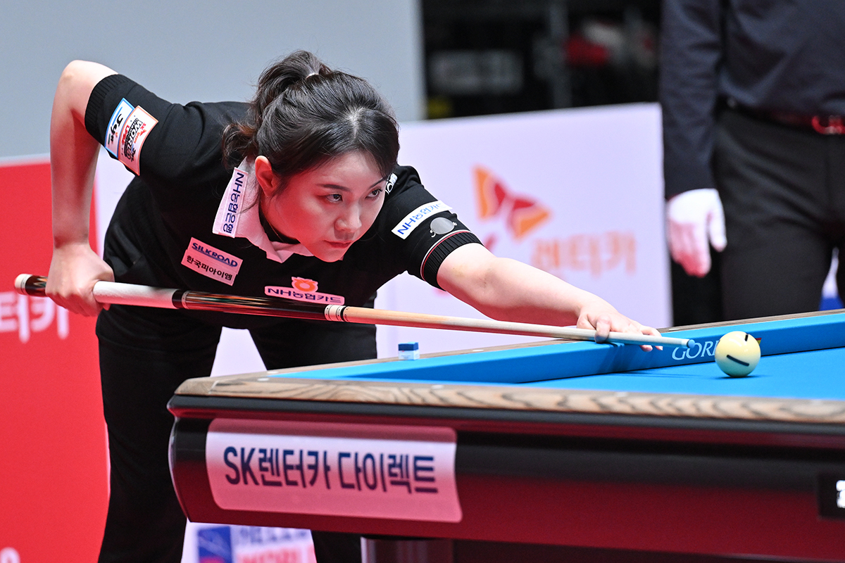 2승으로 이미 16강 진출이 확정된 김민아는 팀 동료 김보미의 운명을 쥔 마지막 경기를 치른다.