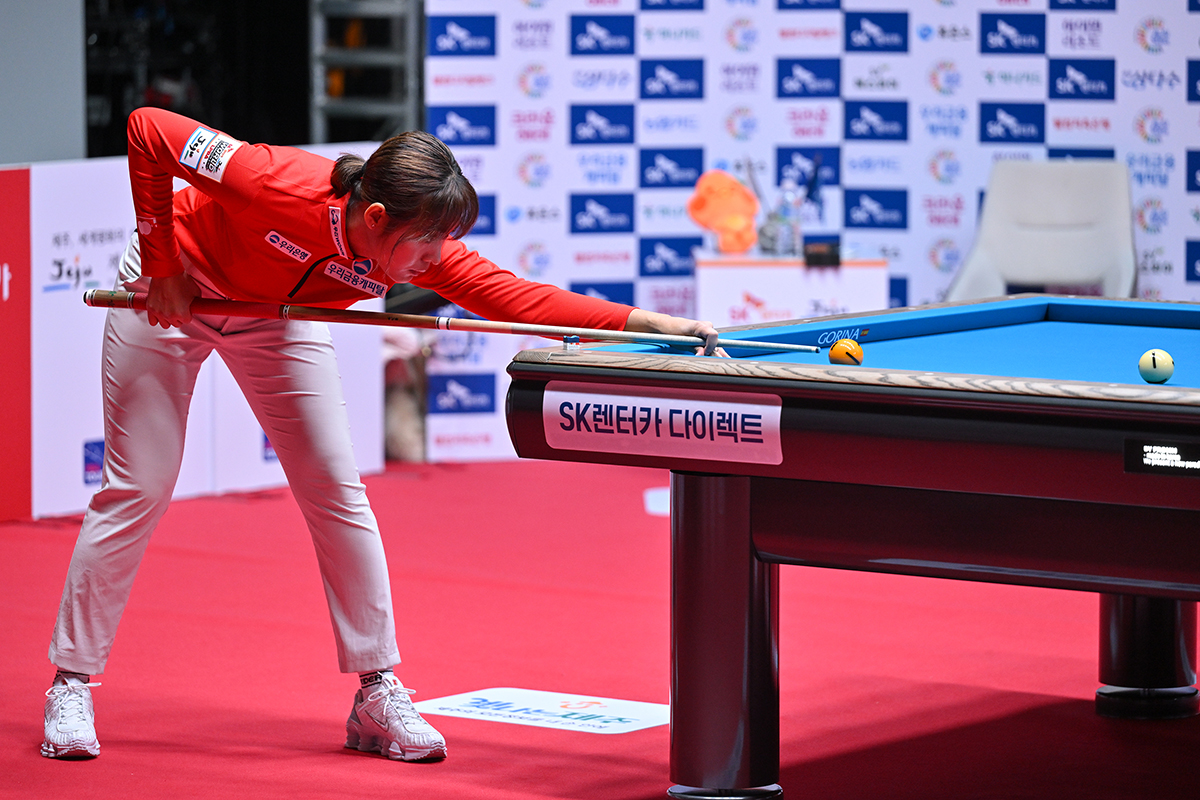 스롱은 마지막 경기에서 김민영(우리금융캐피탈)을 세트스코어 2-1로 꺾어 2승 1패로 D조 2위를 차지했다.