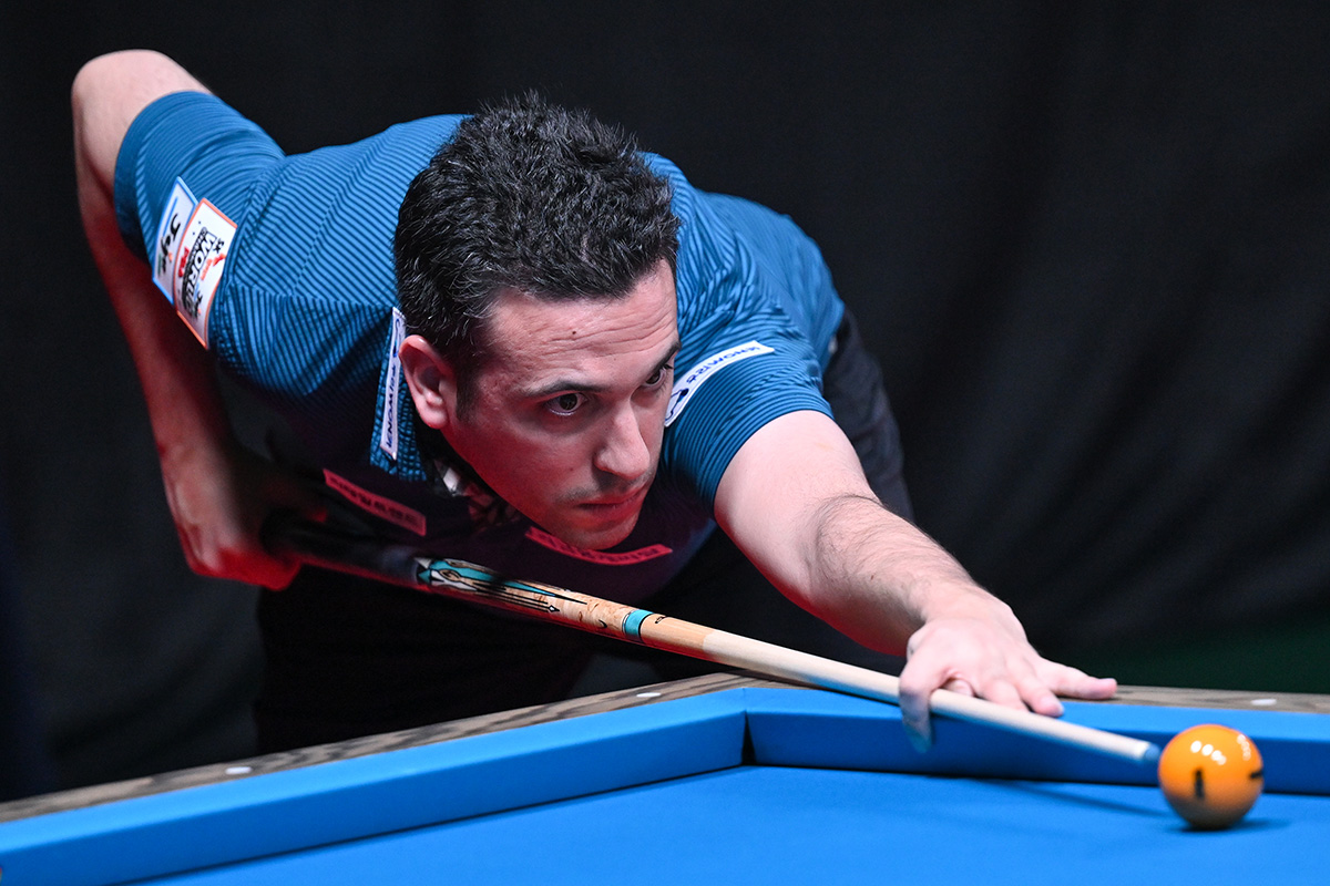 조별 예선리그에서 탈락한 '초대 우승자' 다비드 사파타.