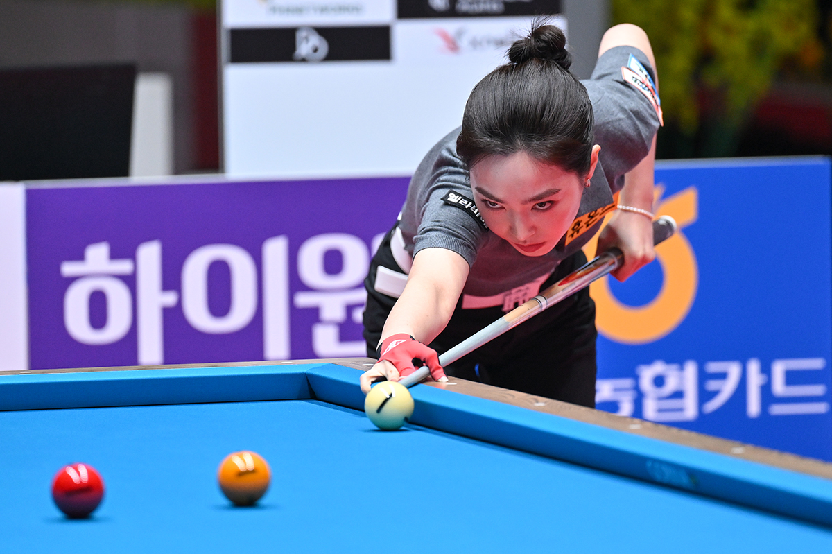 여자 프로당구 LPBA 월드챔피언십 16강전에서 차유람(휴온스)이 히다 오리에(SK렌터카)를 세트스코어 3-1로 꺾고 8강에 진출했다.   사진=PBA 제공