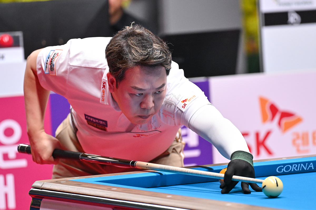 8강에서 일본의 모리 유스케(에스와이)와 상대하는 한국의 강동궁(SK렌터카). 사진=PBA 제공