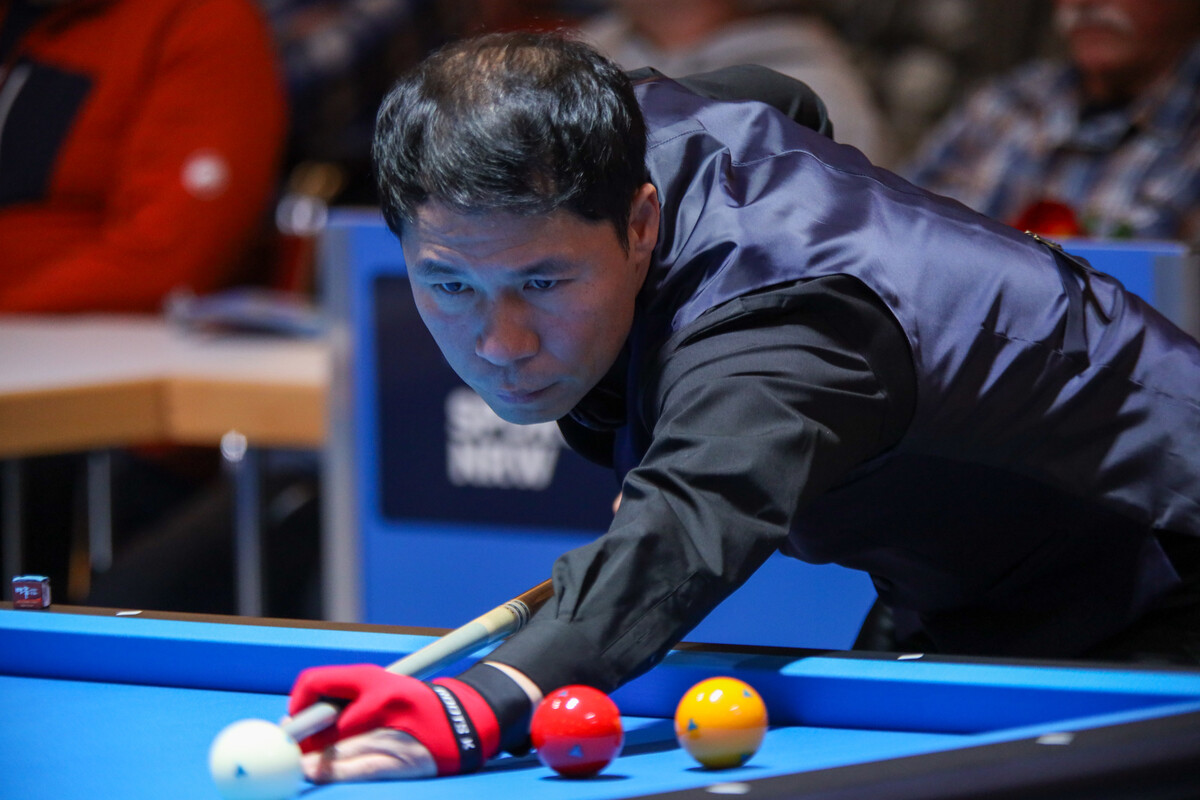 한국이 일본과 벌인 팀선수권 조별리그 두 번째 경기에서 1승 1패로 무승부를 거두며 승점 2점을 획득했다. 사진은 이날 경기에서 애버리지 2.666으로 승리한 한국의 허정한(경남).  사진=SOOP 제공