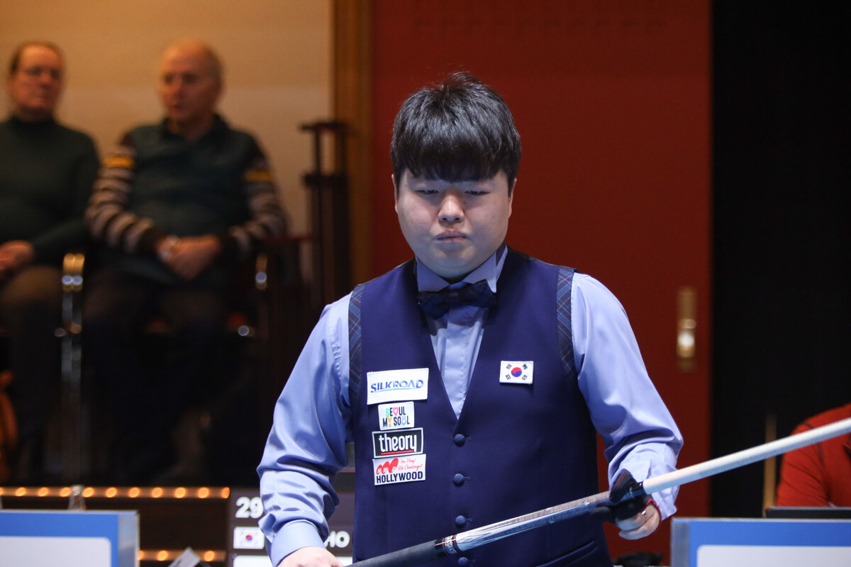 조별리그에서 3패로 부진한 조명우(실크로드시앤티-서울시청), 조명우는 16일 새벽 4시에 열리는 8강전에서 네덜란드의 딕 야스퍼스와 대결한다.