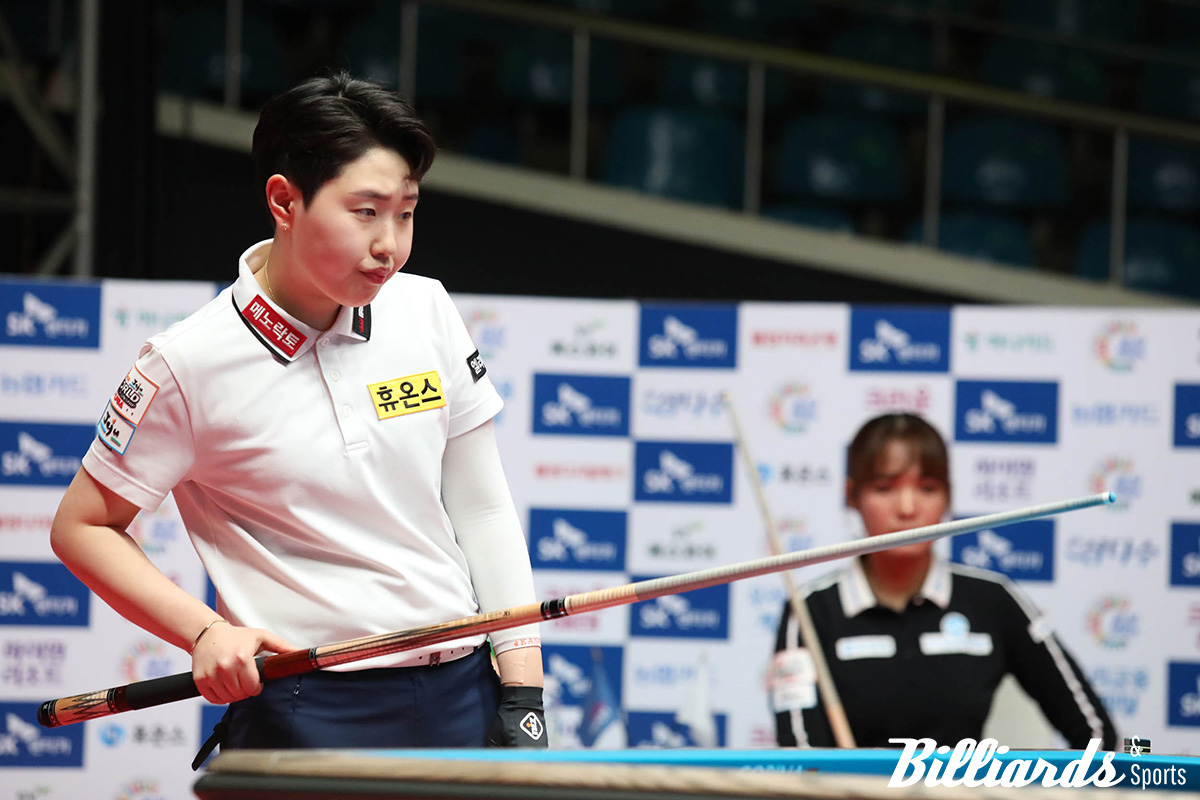 '월챔 초대 챔프' 김세연(휴온스)은 세트스코어 2-0으로 앞서며 준결승전 진출을 눈앞에 뒀다.