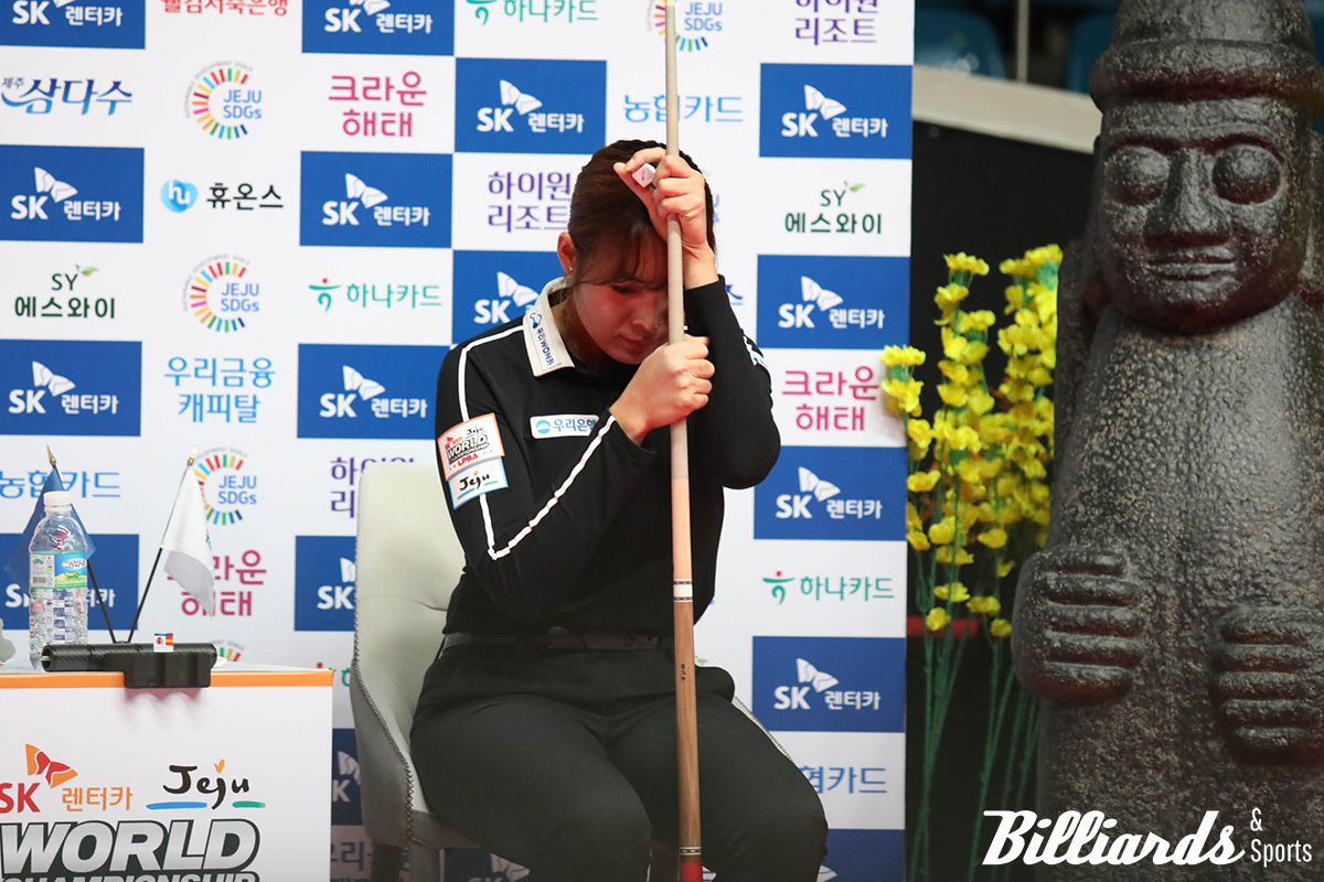 세트스코어 0-2로 패배 위기에 놓인 스롱(우리금융캐피탈)이 집중력을 끌어 올리고 있다. 