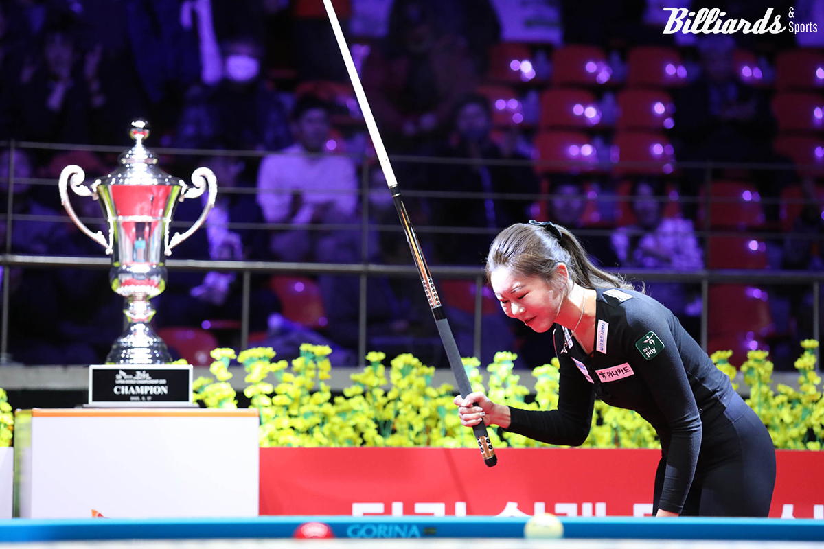 김가영은 시작부터 달랐다. 3쿠션 전향 이전에 출전한 LPBA 개막전 '파나소닉 오픈'에서 김가영은 아직 정식 3쿠션 훈련을 시작하지 않았는데도 종합애버리지 0.907로 출전 선수 중 1위를 기록했다.