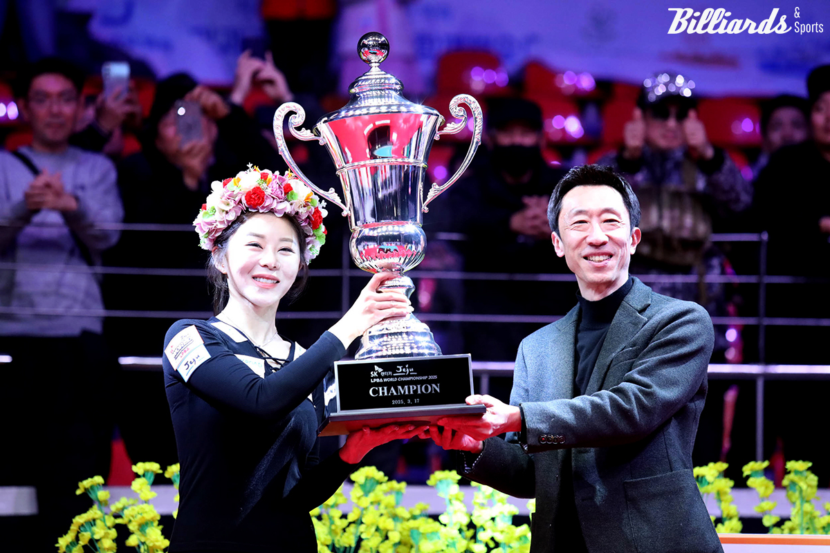 세트 수가 많은 월드챔피언십도 김가영은 우승자 중 유일하게 종합애버리지 1점 이상을 세 차례나 기록하고 3승을 거뒀다. 사진은 김가영과 SK렌터카 장봉걸 단장.