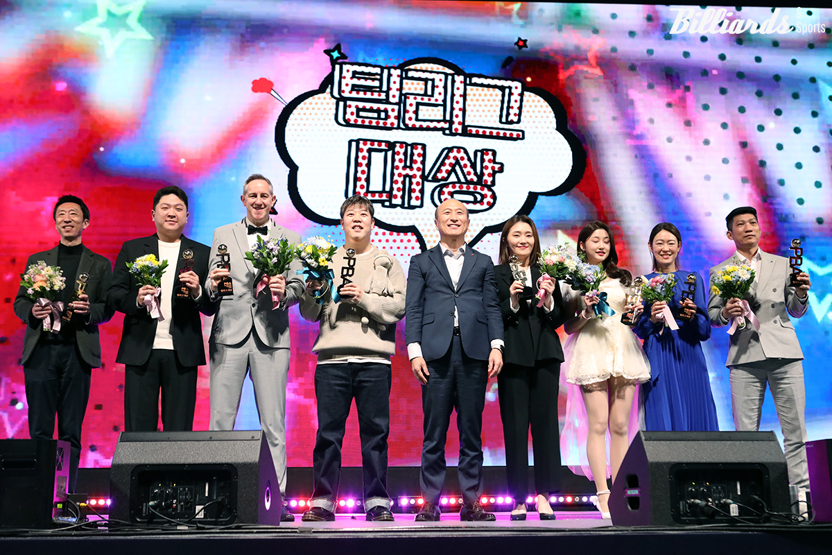 팀리그 대상을 받은 SK렌터카 선수단.